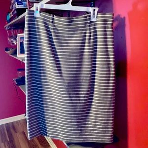 Cremieux pencil skirt -L